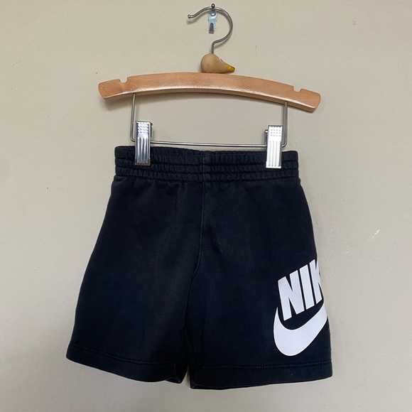 Nike boys 24 months black shorts - Picture 1 of 4